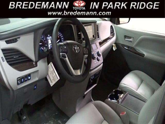 2017 Toyota Sienna XLE